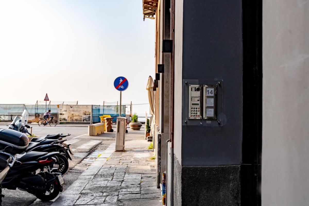 Via Niccolo Tommaseo 14 Napoli